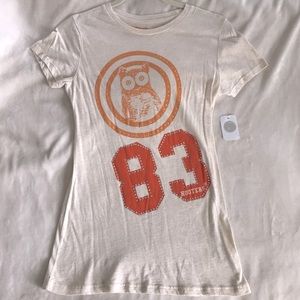 Tags on Hooters women’s T-shirt-Lg never worn